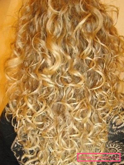 permanente sui capelli lunghi con grandi ricci Scegliere una permanente per capelli lunghi - foto di stile a lungo termine