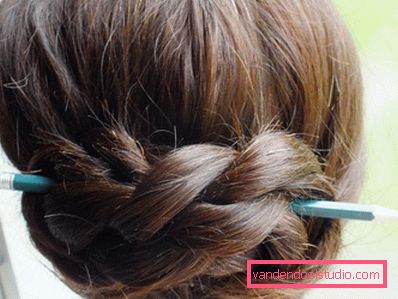 Realizzare acconciature con una matita - idee diverse per lo styling su una matita