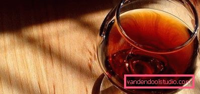 Cognac in un bicchiere Cognac in un bicchiere