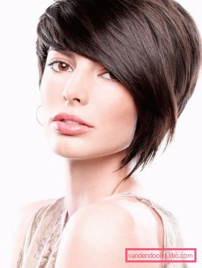 Tutta la varietà di tagli di capelli asimmetrici