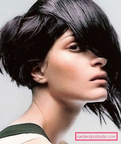 Tutta la varietà di tagli di capelli asimmetrici