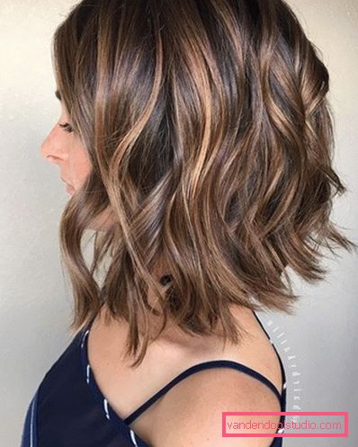 Tutta la varietà di tagli di capelli femminili per capelli medi e corti