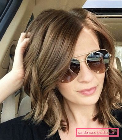 Tutta la varietà di tagli di capelli femminili per capelli medi e corti