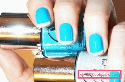 manicure bianca e blu manicure bianca e blu