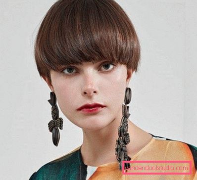 Tagliacapelli da donna per capelli corti e medi, foto con frangia