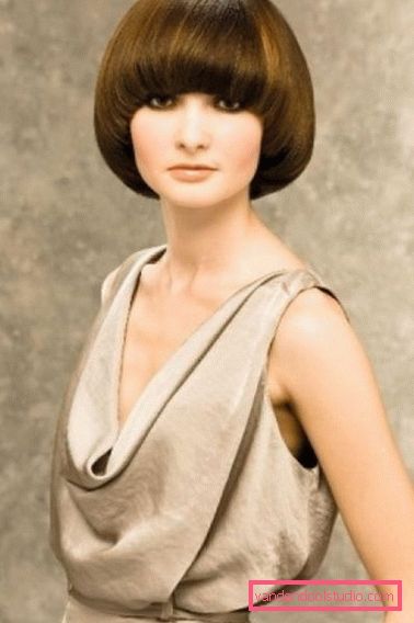 Tagliacapelli da donna per capelli corti e medi, foto con frangia