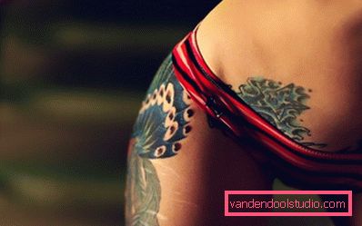 foto del tatuaggio dell'anca foto del tatuaggio dell'anca