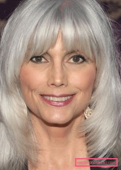 Acconciature ringiovanenti per donne da 50 anni con capelli medi Acconciature femminili per capelli medi - foto di stile bello e leggero per donne di diverse età
