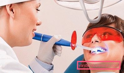ragazza tratta i denti ragazza tratta i denti